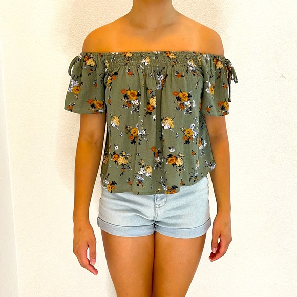 Xhilaration Tops - Xhileration green floral off the shoulder top
